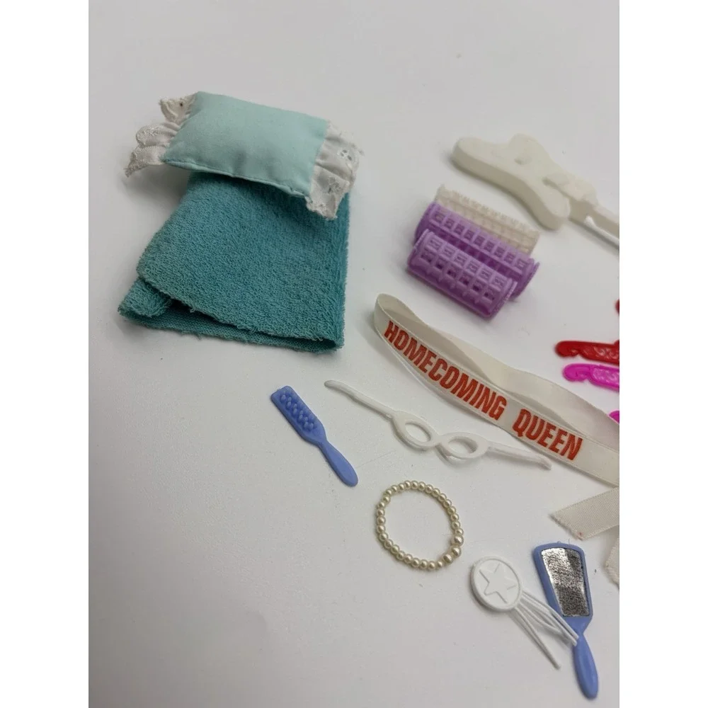 Vintage Barbie  Accessories w/Hangers, Guitar Purses Brushes Belts Jewelry‎